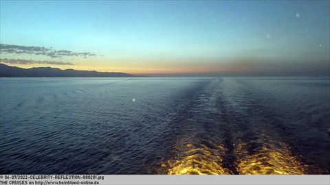 2022-CELEBRITY-REFLECTION-080201