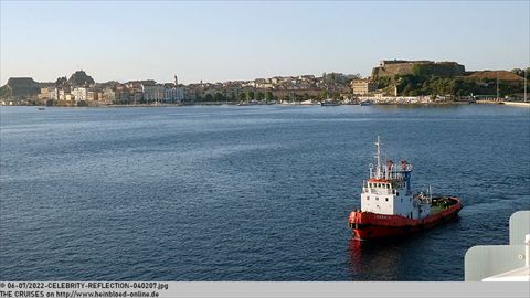 2022-CELEBRITY-REFLECTION-040207