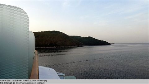 2022-CELEBRITY-REFLECTION-060301