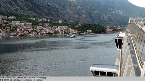 2022-CELEBRITY-REFLECTION-060332