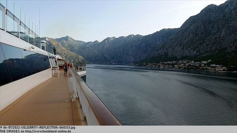 2022-CELEBRITY-REFLECTION-060333