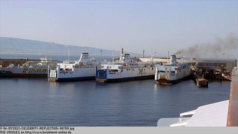 2022-CELEBRITY-REFLECTION-081501