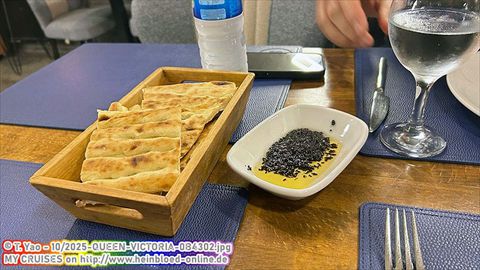 2025-QUEEN-VICTORIA-0B4302