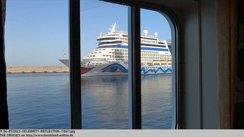 2022-CELEBRITY-REFLECTION-110411