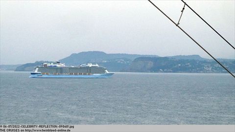 2022-CELEBRITY-REFLECTION-090401