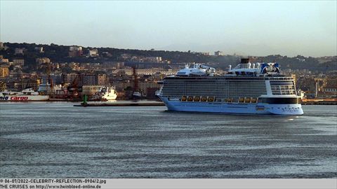 2022-CELEBRITY-REFLECTION-090412