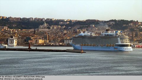 2022-CELEBRITY-REFLECTION-090413