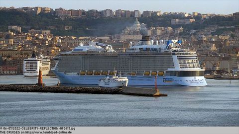 2022-CELEBRITY-REFLECTION-090415