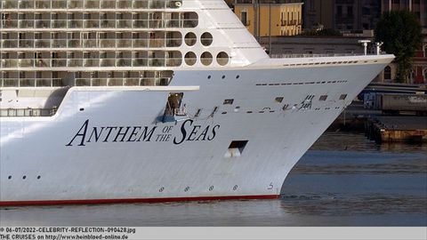 2022-CELEBRITY-REFLECTION-090428