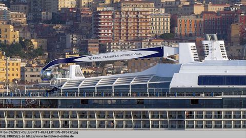 2022-CELEBRITY-REFLECTION-090432