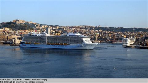 2022-CELEBRITY-REFLECTION-090434