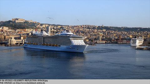 2022-CELEBRITY-REFLECTION-090438