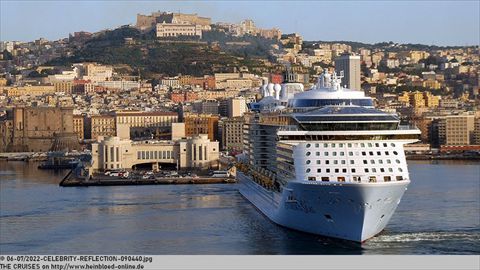 2022-CELEBRITY-REFLECTION-090440