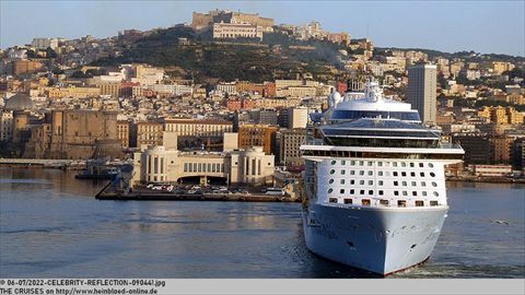 2022-CELEBRITY-REFLECTION-090441