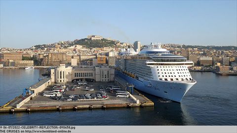 2022-CELEBRITY-REFLECTION-090458