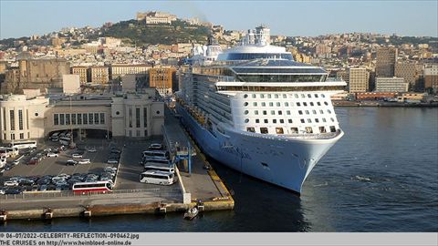 2022-CELEBRITY-REFLECTION-090462