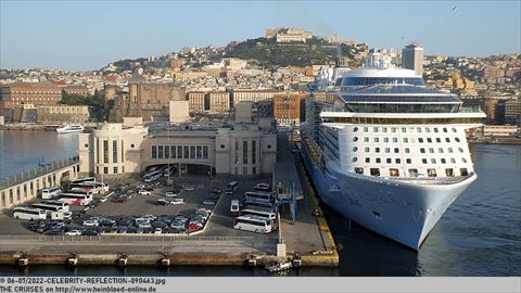 2022-CELEBRITY-REFLECTION-090463