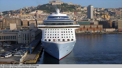 2022-CELEBRITY-REFLECTION-090466