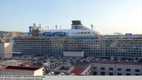 2022-CELEBRITY-REFLECTION-090471