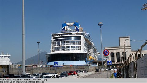 2022-CELEBRITY-REFLECTION-090472