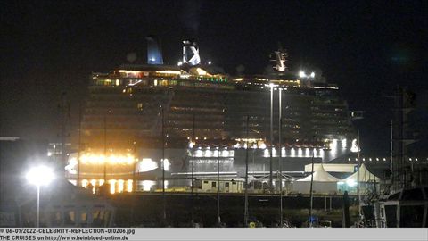 2022-CELEBRITY-REFLECTION-010206