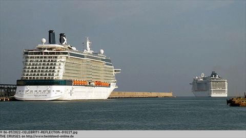 2022-CELEBRITY-REFLECTION-010227