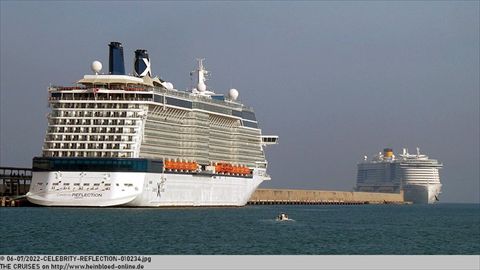 2022-CELEBRITY-REFLECTION-010234