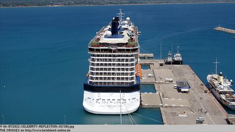 2022-CELEBRITY-REFLECTION-031306