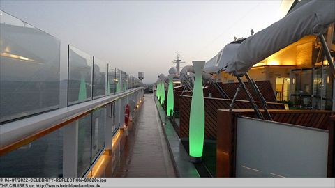 2022-CELEBRITY-REFLECTION-090206