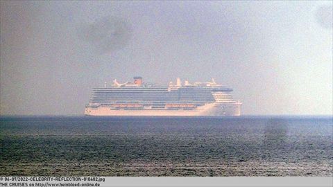 2022-CELEBRITY-REFLECTION-010402