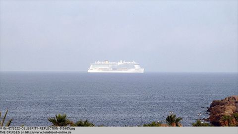 2022-CELEBRITY-REFLECTION-010405