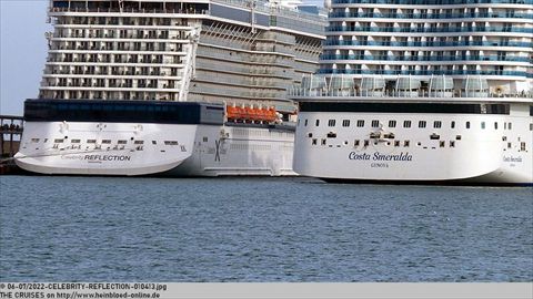 2022-CELEBRITY-REFLECTION-010413