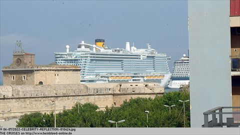 2022-CELEBRITY-REFLECTION-010424