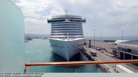 2022-CELEBRITY-REFLECTION-010426