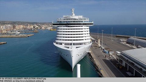 2022-CELEBRITY-REFLECTION-010427