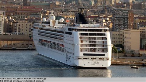 2022-CELEBRITY-REFLECTION-090805