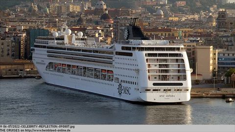 2022-CELEBRITY-REFLECTION-090807