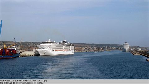 2022-CELEBRITY-REFLECTION-010318