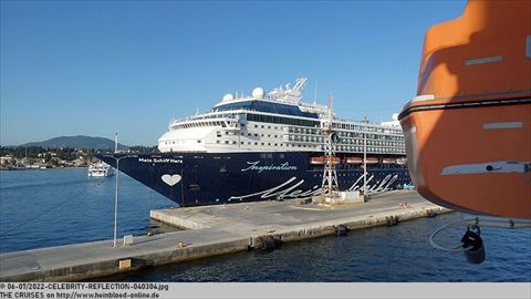 2022-CELEBRITY-REFLECTION-040304