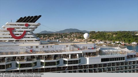 2022-CELEBRITY-REFLECTION-040310