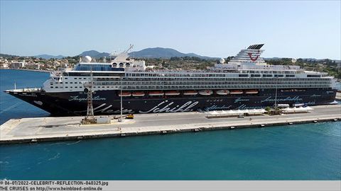 2022-CELEBRITY-REFLECTION-040325