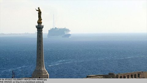 2022-CELEBRITY-REFLECTION-080802