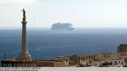 2022-CELEBRITY-REFLECTION-080803