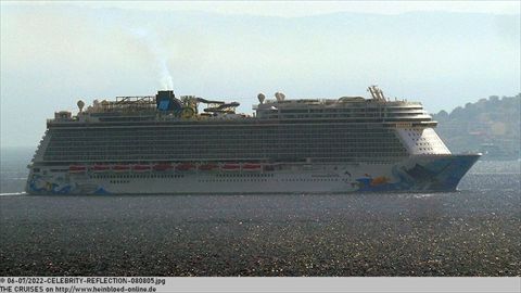 2022-CELEBRITY-REFLECTION-080805