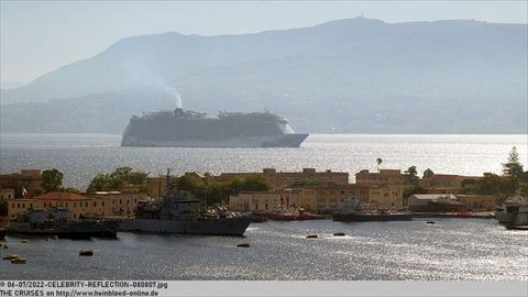 2022-CELEBRITY-REFLECTION-080807