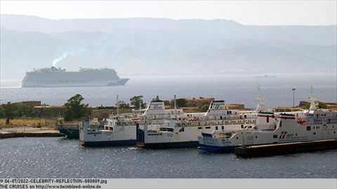 2022-CELEBRITY-REFLECTION-080809