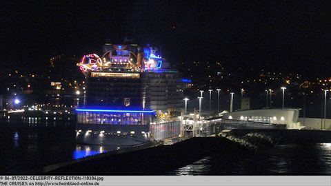 2022-CELEBRITY-REFLECTION-110304