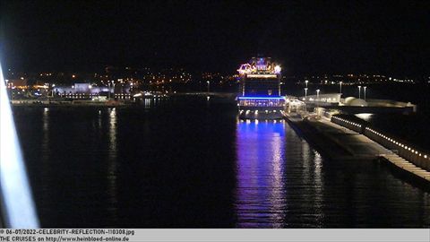 2022-CELEBRITY-REFLECTION-110308