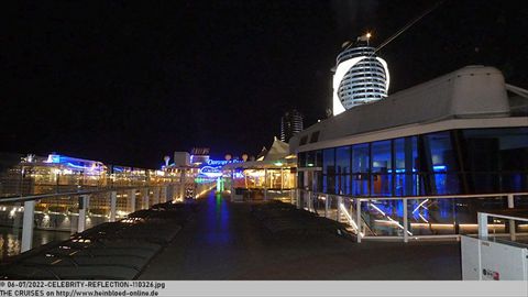 2022-CELEBRITY-REFLECTION-110326