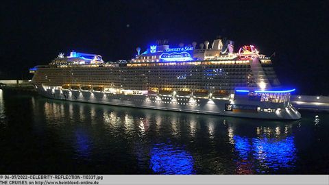 2022-CELEBRITY-REFLECTION-110337